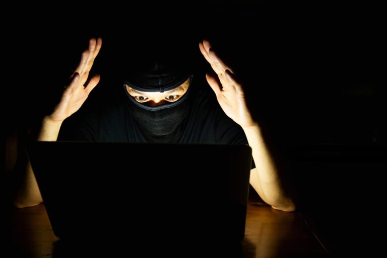 Dark Web: Apa yang Sebenarnya Terjadi di Sisi Lain Internet?